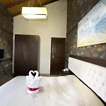 Lithos Hotel 3*