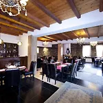 Lithos Hotel