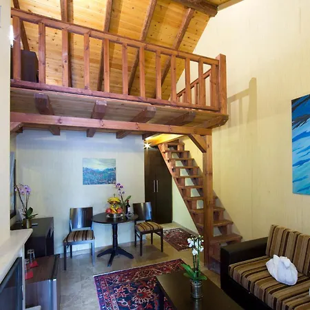 Lithos Hotel 3*