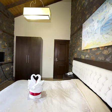 Lithos Hotel 3*