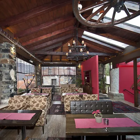 Lithos Hotel 3*