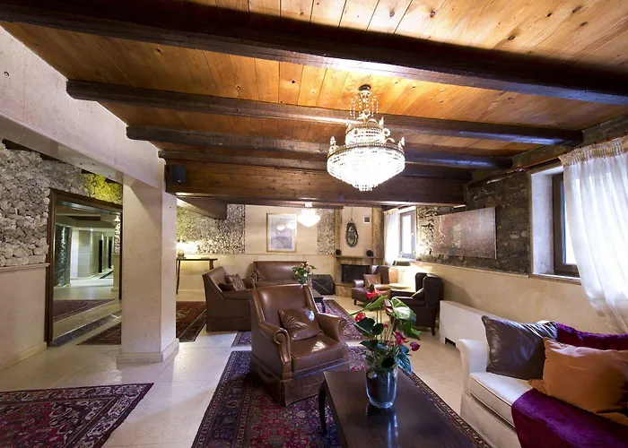 Hotel Lithos 3*